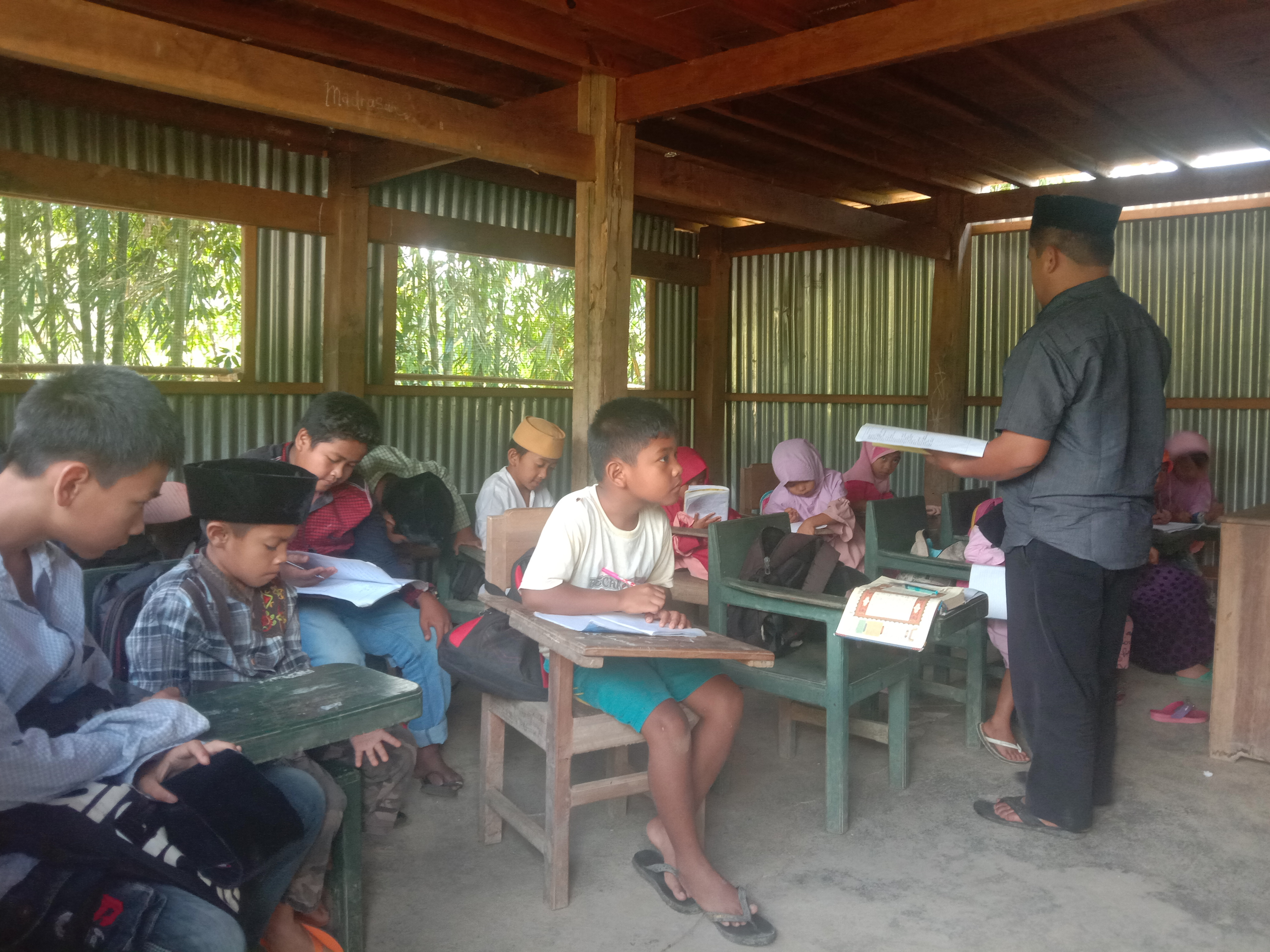 Zakatin Bantuan Ruang Kelas  Madrasah Diniyyah